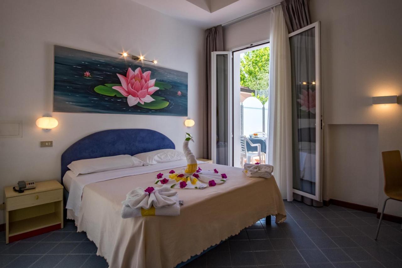 Hotel Villa Dei Fiori - Sul Mare Con Piscina Viserbella di Rimini Exterior photo